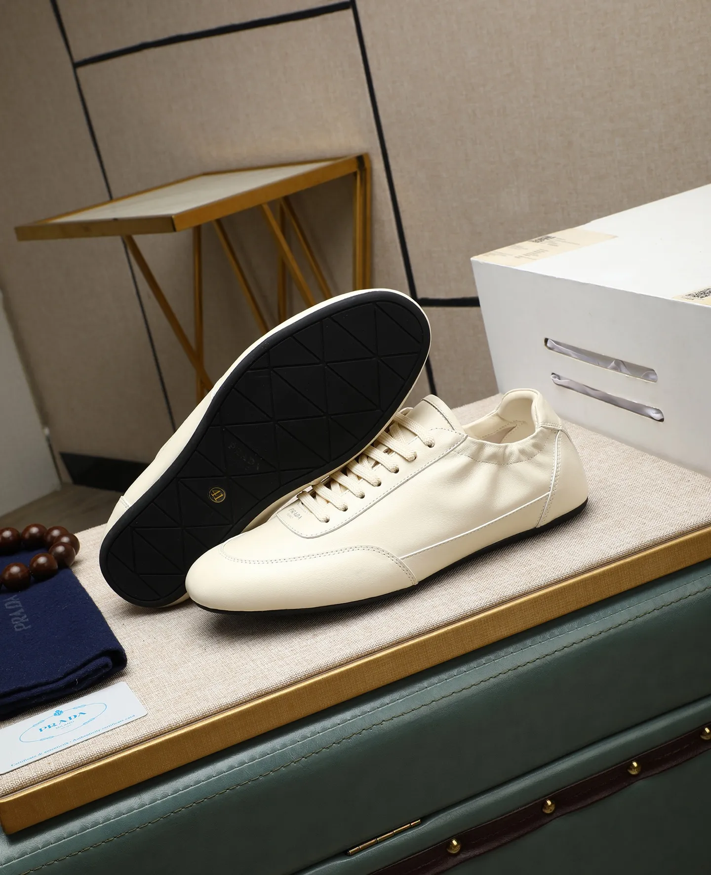 Men's shoes 💰 540 Product trademark: Prada "Prada" original casual shoes Regular size: 38-44 (can be customized to 45) Product materials: Original imported sheepskin upper, original outsole.